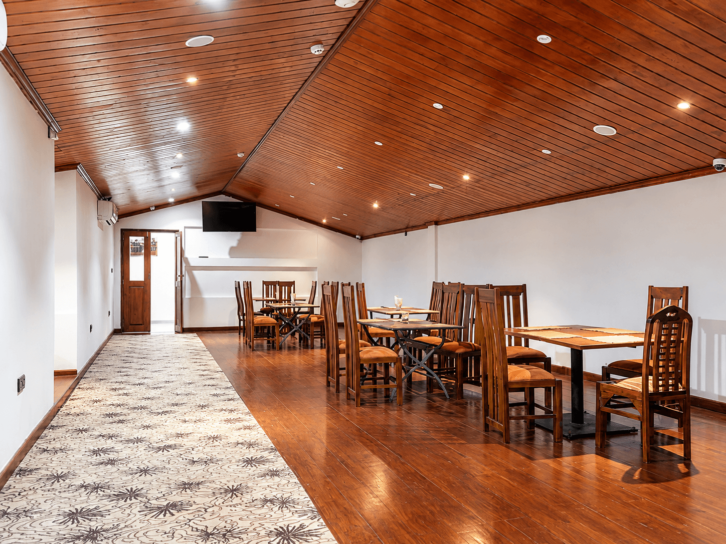Coffee and casual dining at Moi Ella.