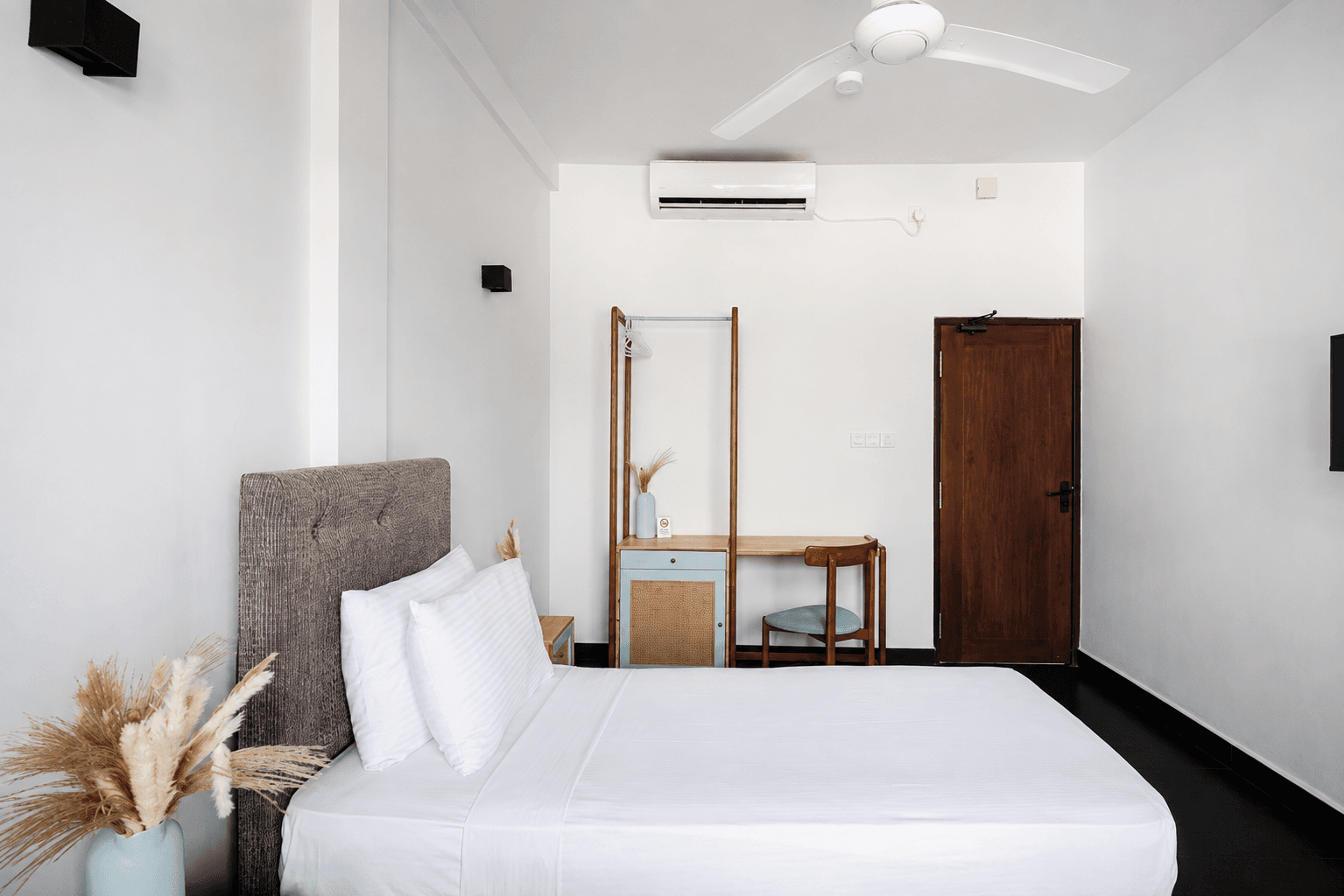 Deluxe Twin Room at Moi Induruwa