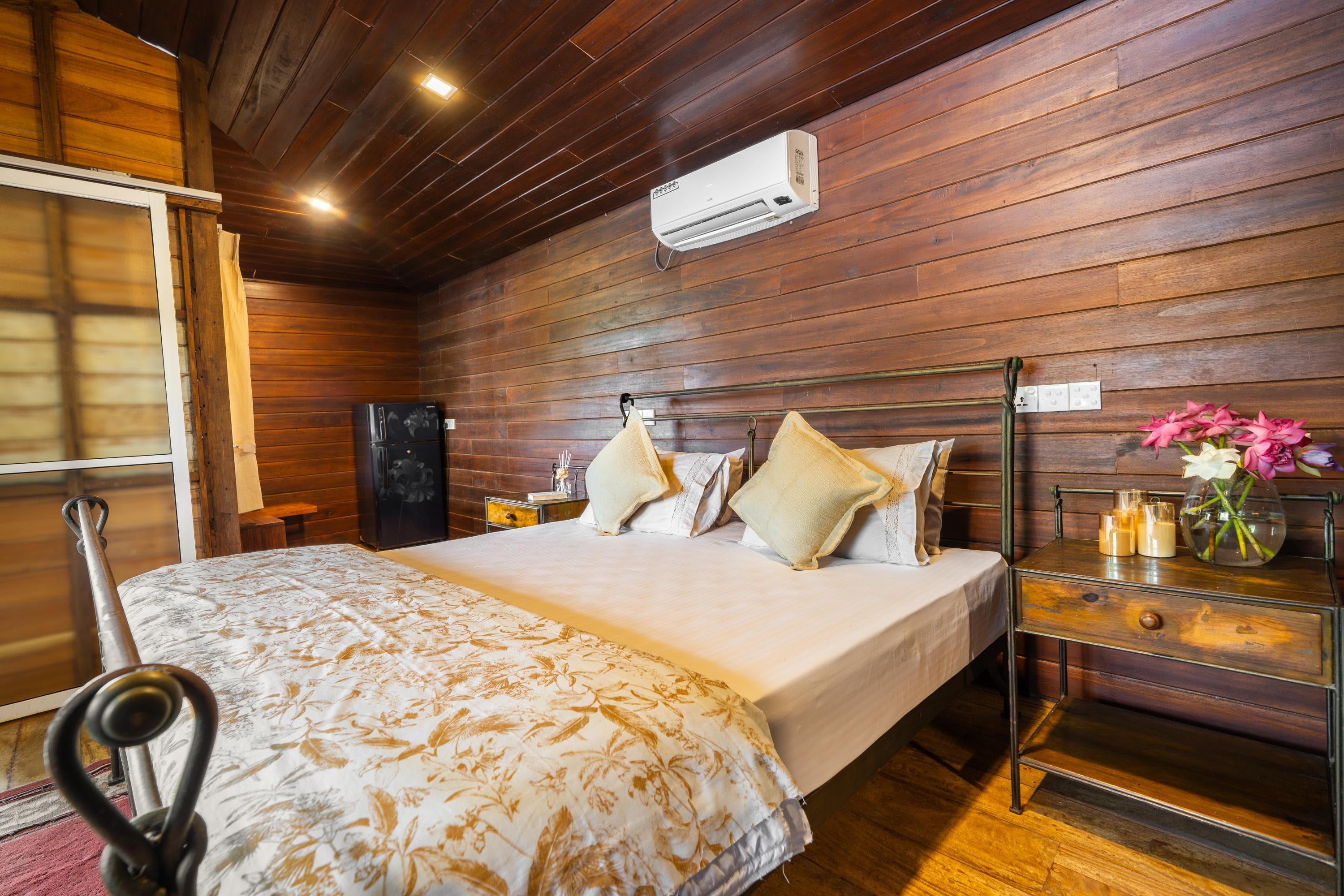 Wooden Chalet at Mangrove House