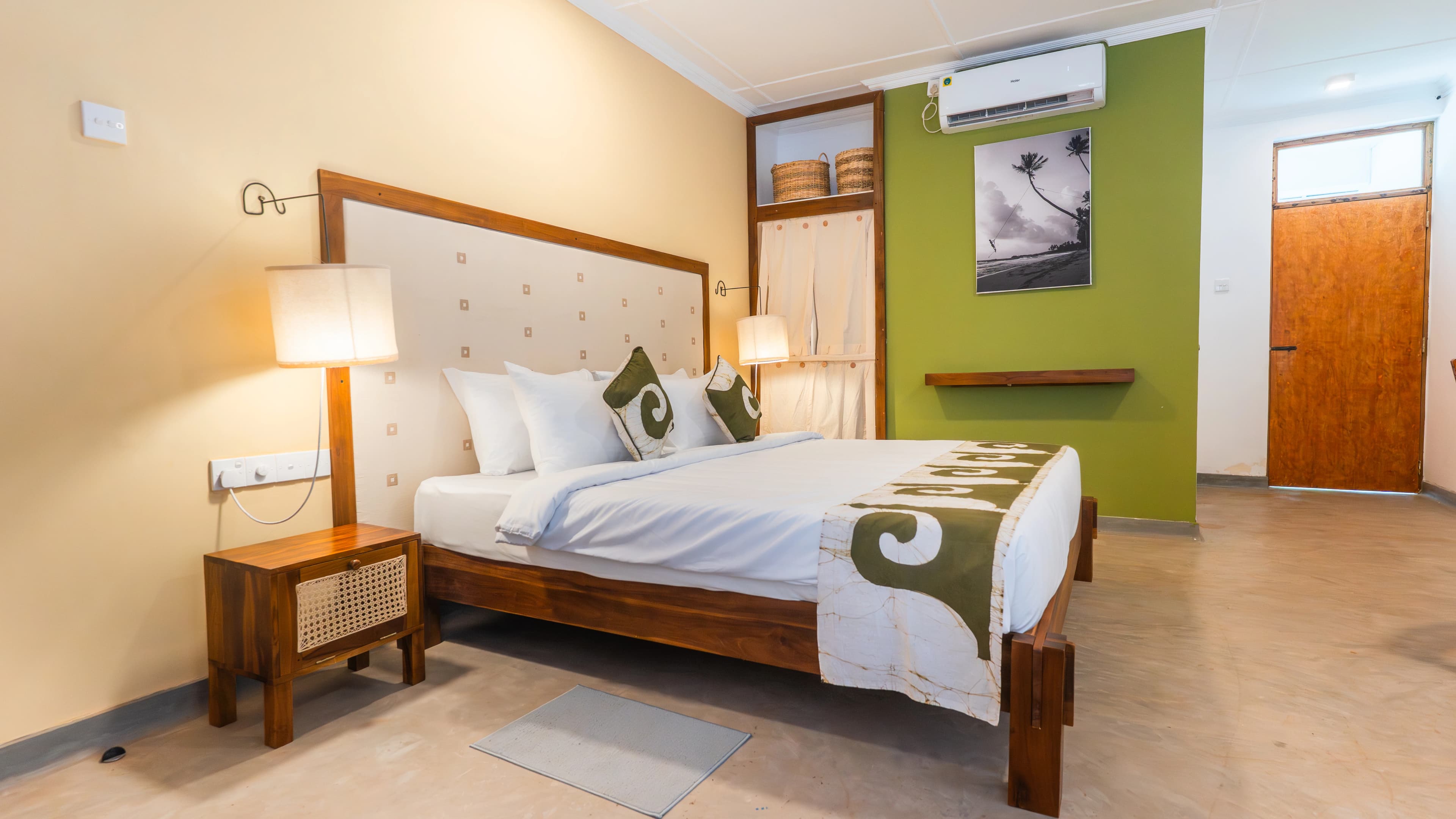 King Room at Surfing Elephant